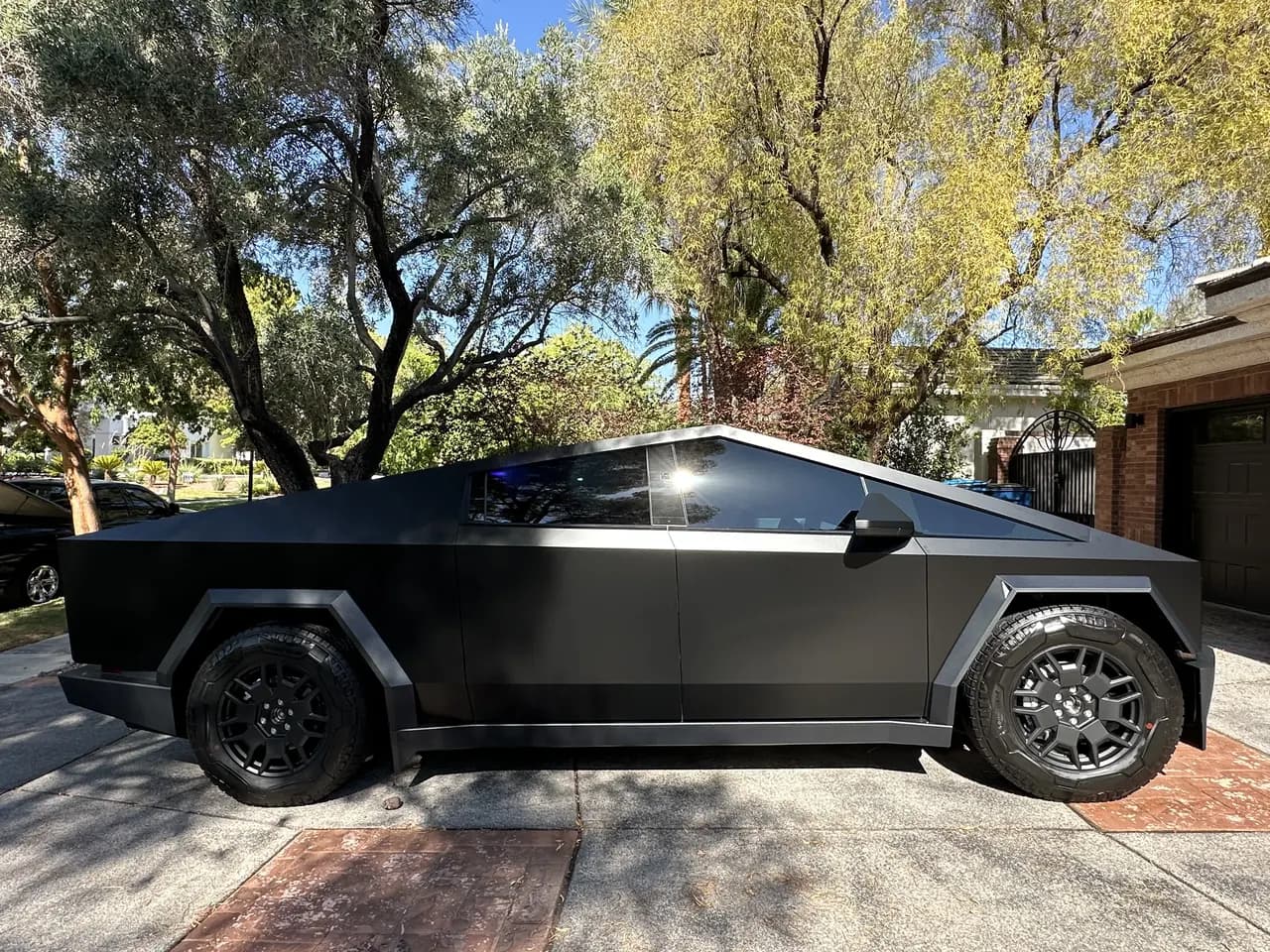 Ceramic coating on car windshield and windows in Las Vegas by Platinum Detailing LV